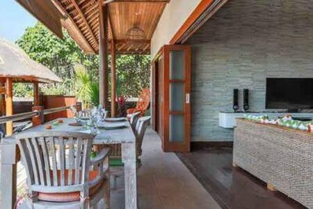 Villa Agung Lembongan Extérieur photo